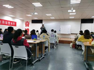 滑縣:電商職業(yè)技能培訓(xùn) 助力群眾創(chuàng)業(yè)就業(yè)