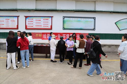 武寧縣城管局開展垃圾分類主題宣傳志愿服務活動 組圖
